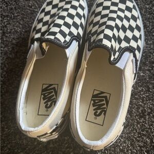 Vans women’s platform Checkered Slip-On Shoes - Black and White